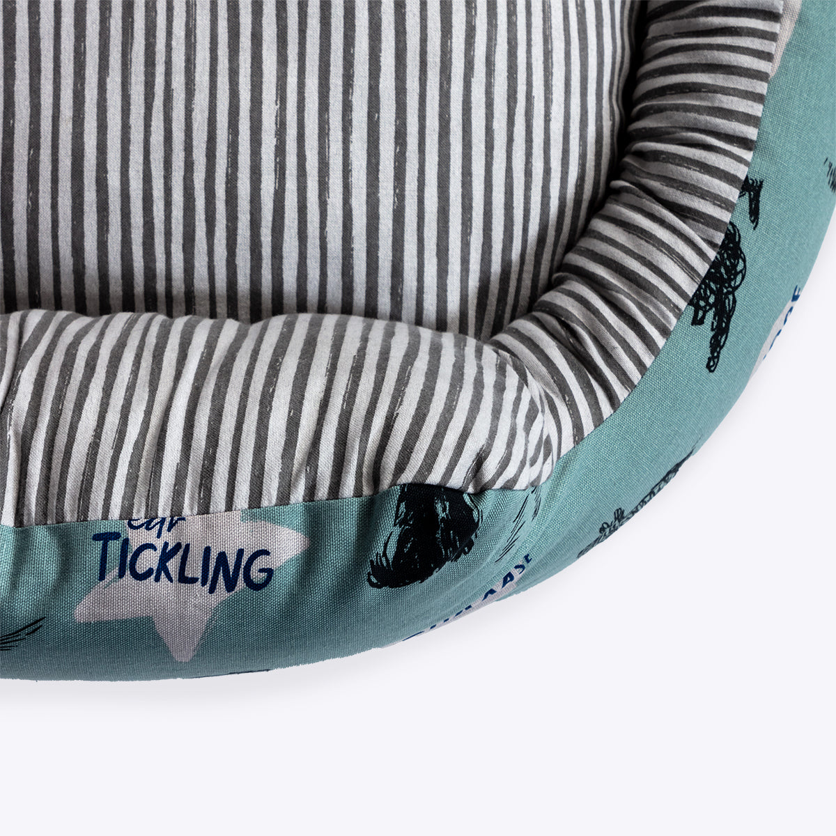 Battersea Playful Dogs Round Deluxe Slumber Bed Battersea Shop